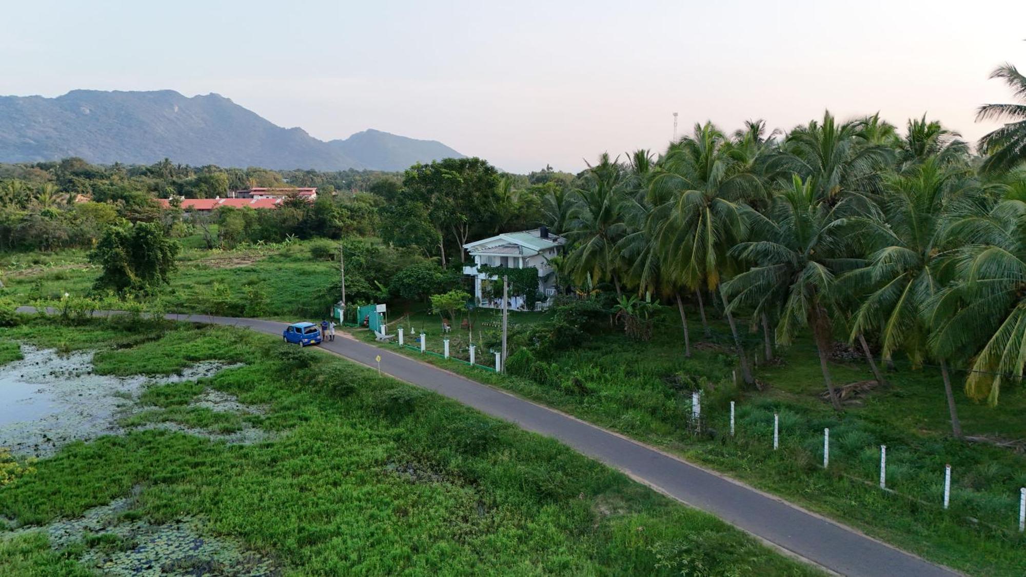 Lake Edge Dambulla Exterior photo