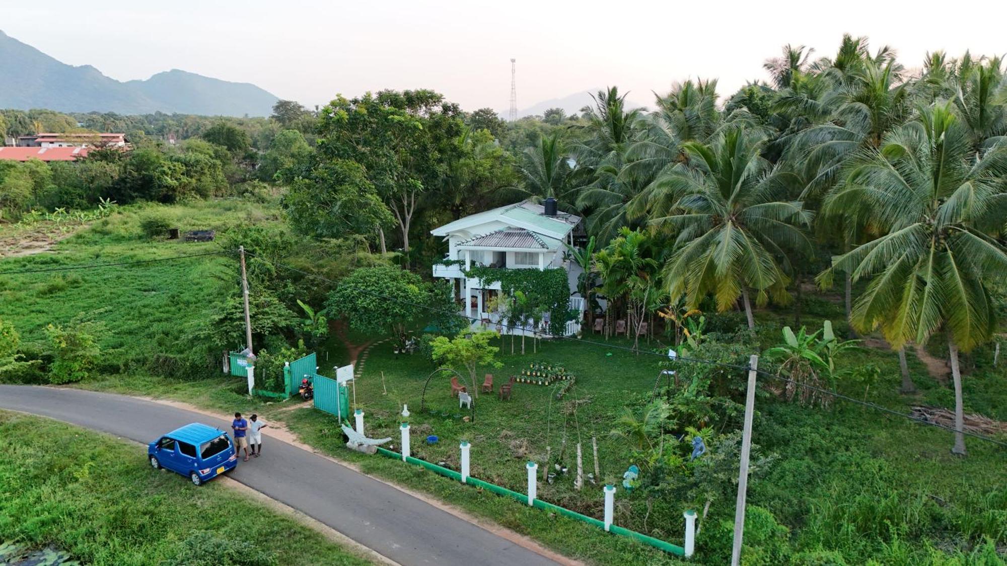 Lake Edge Dambulla Exterior photo